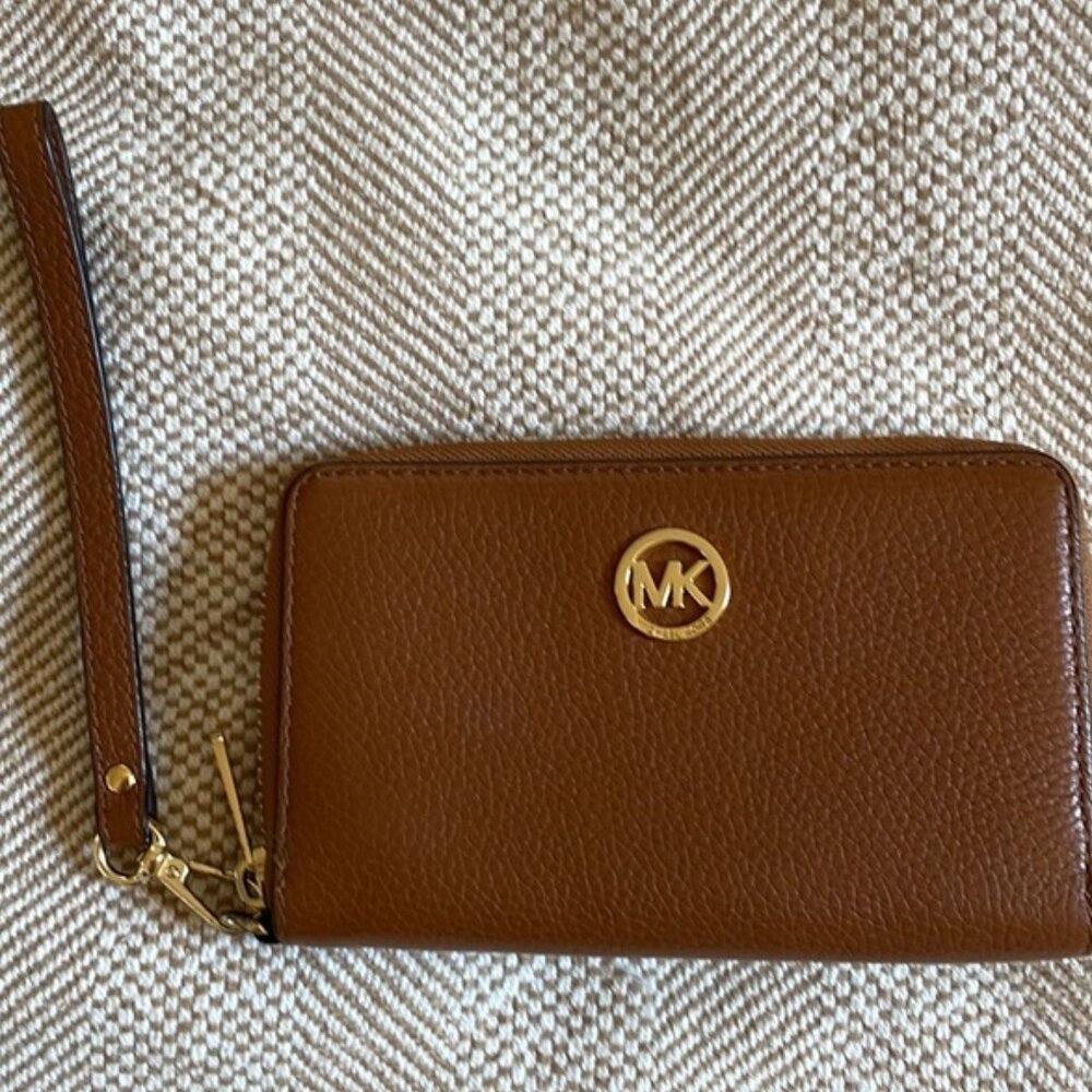 Michael Kors Wristlet Wallet (Authentic)